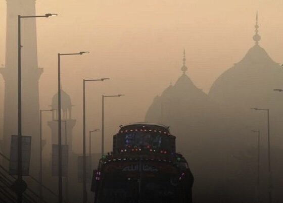 Restrictions Imposed In Lahore on high-emission vehicles due to smog
