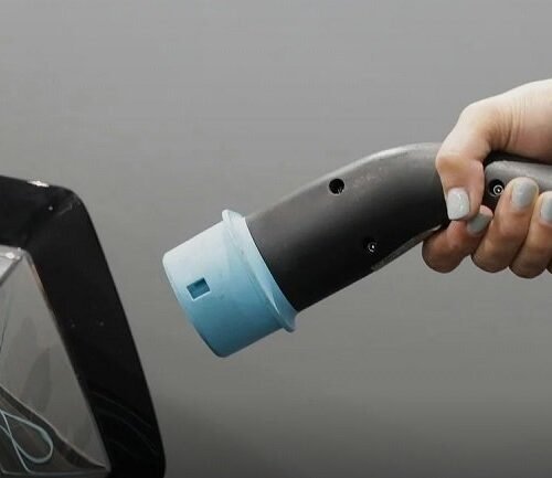 This New Battery Charges Your EV In 10 Minutes