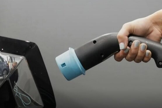 This New Battery Charges Your EV In 10 Minutes