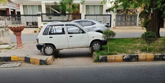 Islamabad Traffic Police Find New Place For illegally Parked Cars