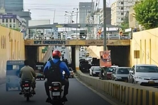 Sindh CM Reviews Korangi Causeway Bridge Construction: Allocates Rs1 Billion for Traffic Solutions