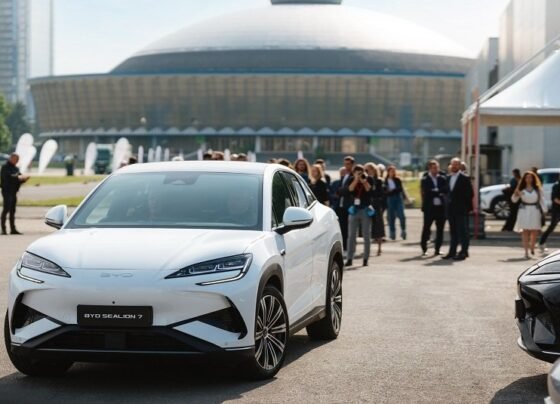 BYD has officially launched in Romania, expanding its electric vehicle presence in Southeastern Europe. With showrooms now open in Bucharest through partnerships with Ţiriac Auto and Dab Auto, BYD plans over 30 sales outlets by 2025. The launch showcased models like the BYD SEALION 7 and SEAL U DM-i, bringing innovative EV and hybrid technology to Romanian drivers.