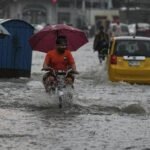 Heavy Rainfall Floods Islamabad and Rawalpindi: Many cars and motorcycle's stuck