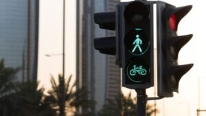 These Smart Traffic Lights Can Turn On and Off As Needed Thanks to AI in Dubai