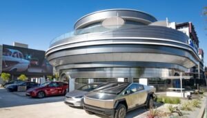 Tesla Diner Lets You Eat and Stream While Charging