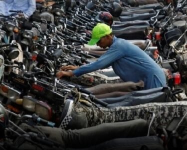 Karachi Administration Cracks Down on Illegal Parking in Saddar