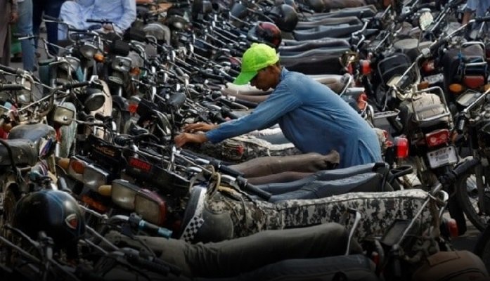 Karachi Administration Cracks Down on Illegal Parking in Saddar