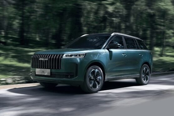 JAECOO J5 HEV Officially Launched in Pakistan: A New Hybrid Contender Under Rs. 8 Million
