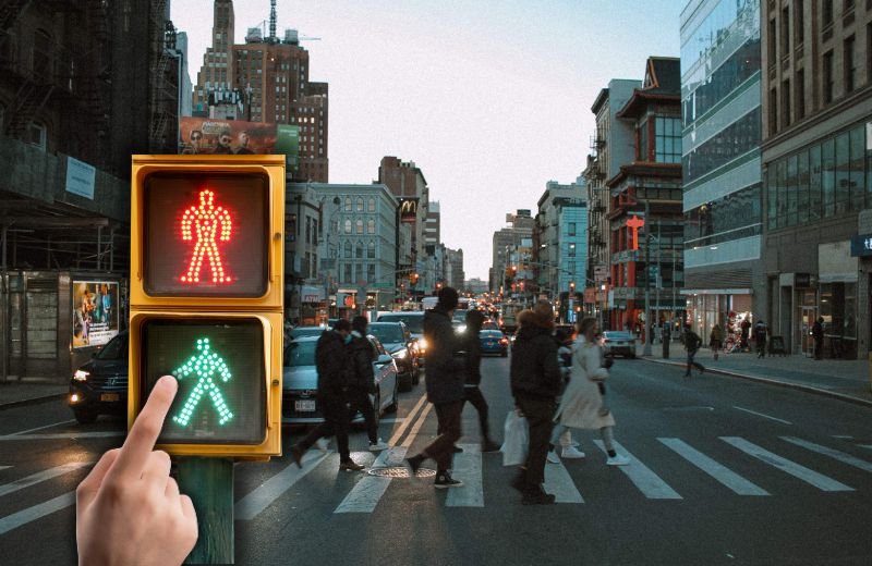 Islamabad Installs First Pedestrian-Controlled Traffic Light After Lahore