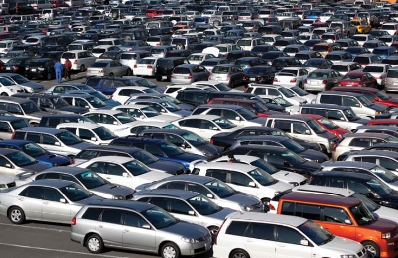 Pakistan Plans to Cut Car Import Tariffs Under New Policy