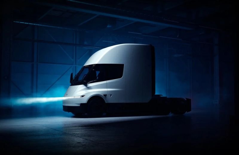 Tesla electric Semi truck finally reaches mass production