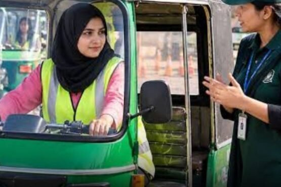 Lahore Traffic Police Trains 34 Women to Drive Rickshaws Copy SEO Title