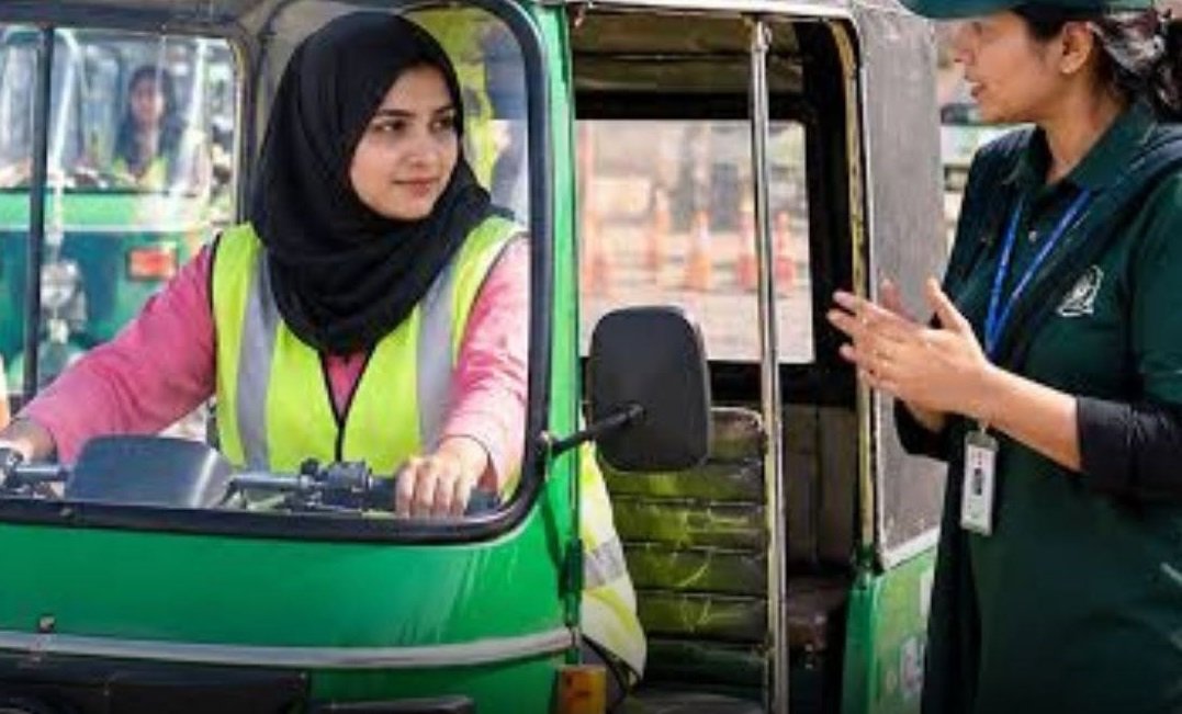 Lahore Traffic Police Trains 34 Women to Drive Rickshaws